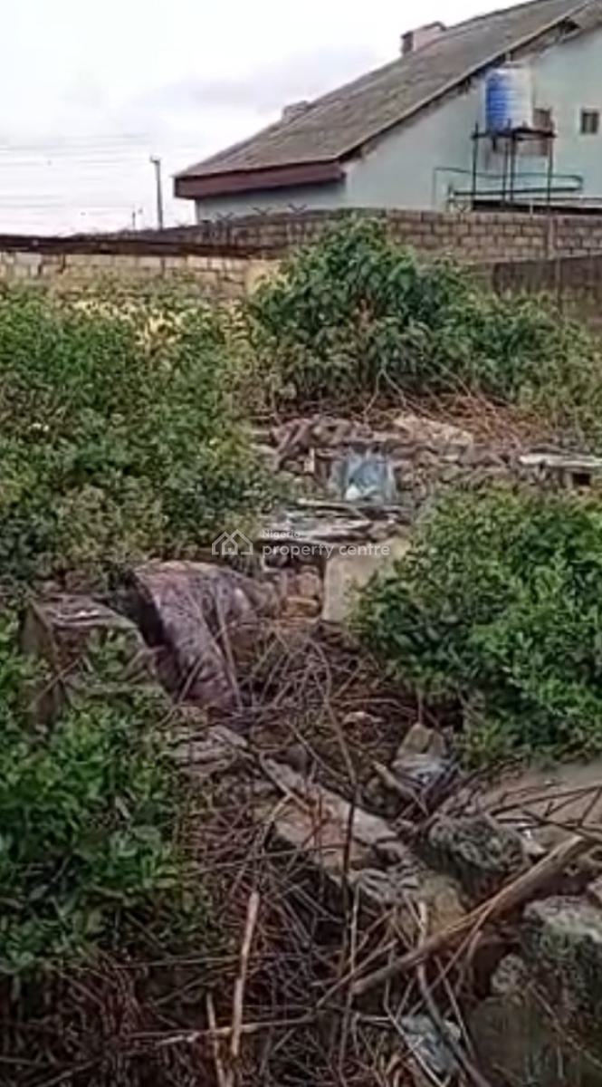 a Full Plot of Land at Onipanu Back of Mobil Filling Station.  Title :, Onipanu, Shomolu, Lagos, Residential Land for Sale