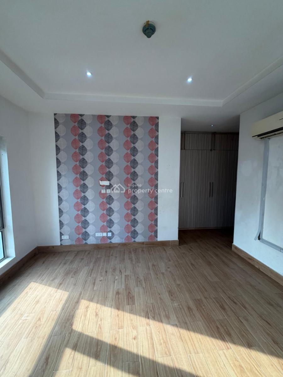 Spacious 3bedroom Fully Serviced with Bq, Lekki Phase 1, Lekki, Lagos, Flat / Apartment for Rent
