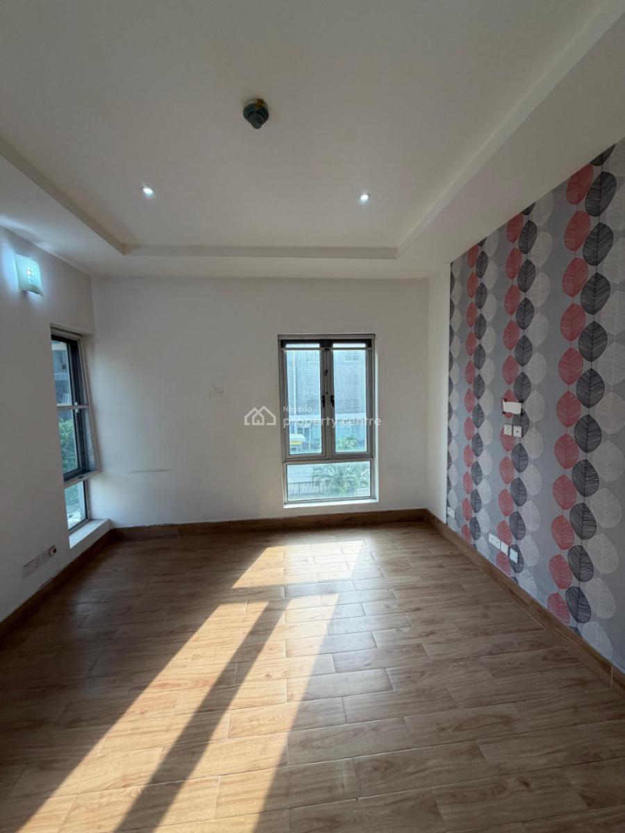 Spacious 3bedroom Fully Serviced with Bq, Lekki Phase 1, Lekki, Lagos, Flat / Apartment for Rent