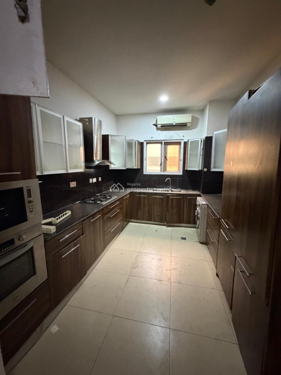 Spacious 3bedroom Fully Serviced with Bq, Lekki Phase 1, Lekki, Lagos, Flat / Apartment for Rent
