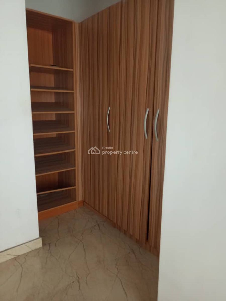 Distress 4 Bedroom Semi Detached House, Osapa London Lekki Lagos, Osapa, Lekki, Lagos, Semi-detached Duplex for Sale