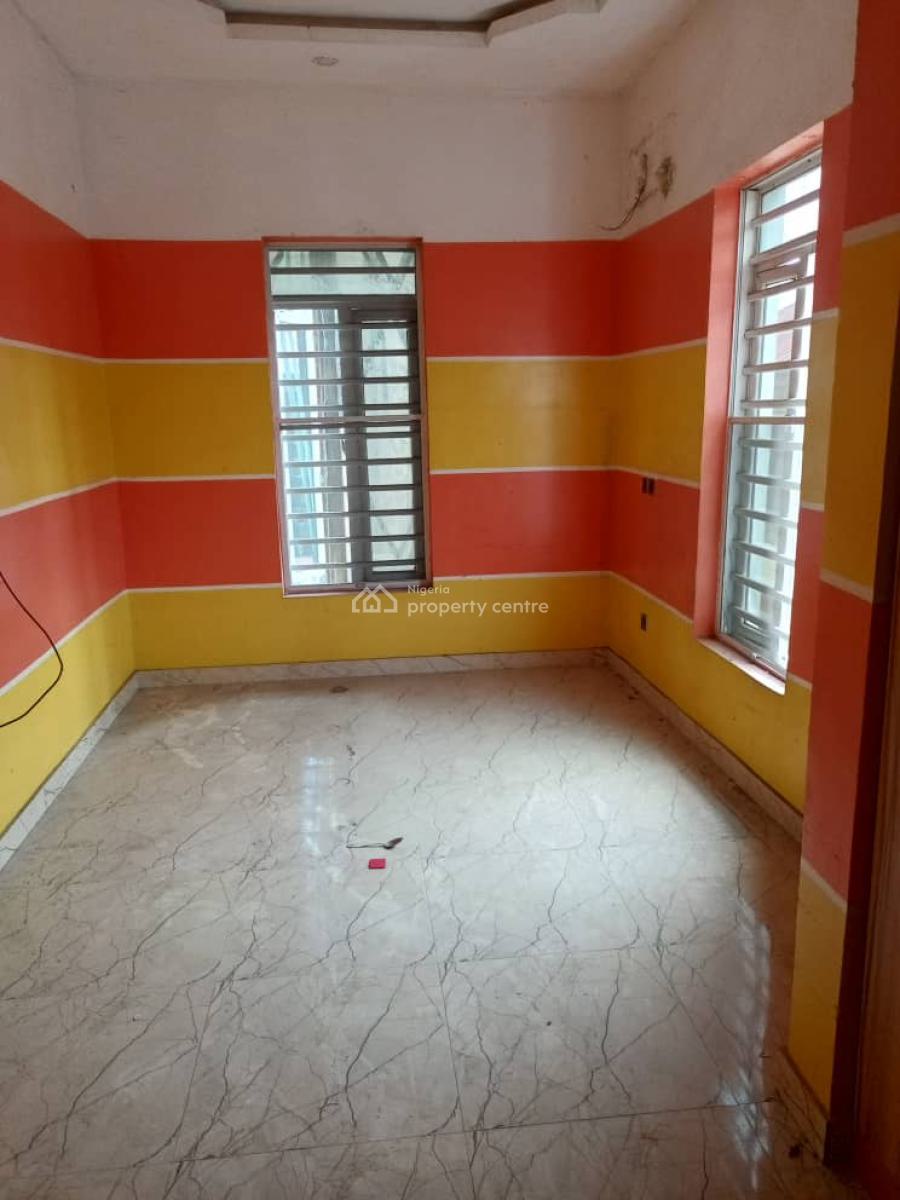 Distress 4 Bedroom Semi Detached House, Osapa London Lekki Lagos, Osapa, Lekki, Lagos, Semi-detached Duplex for Sale
