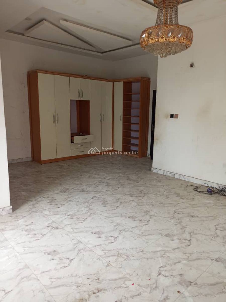 Distress 4 Bedroom Semi Detached House, Osapa London Lekki Lagos, Osapa, Lekki, Lagos, Semi-detached Duplex for Sale