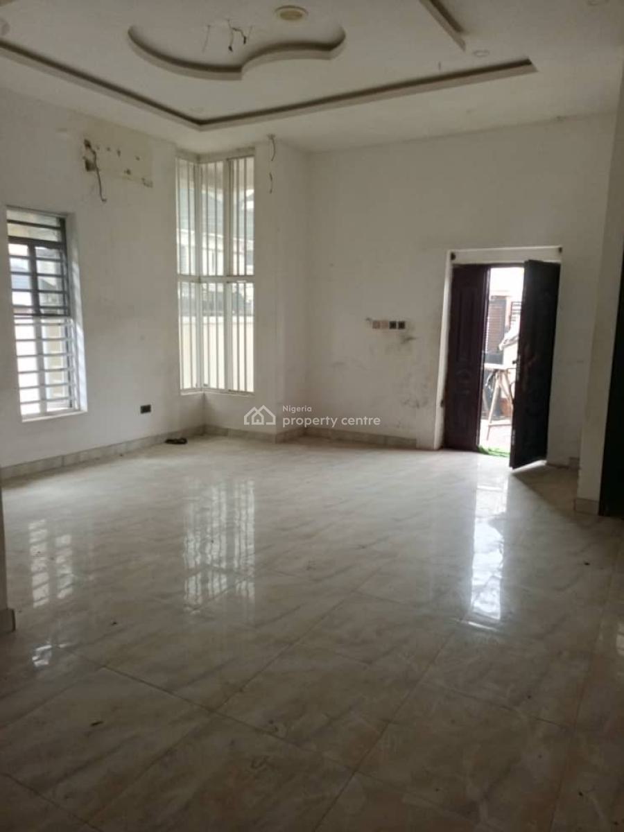 Distress 4 Bedroom Semi Detached House, Osapa London Lekki Lagos, Osapa, Lekki, Lagos, Semi-detached Duplex for Sale