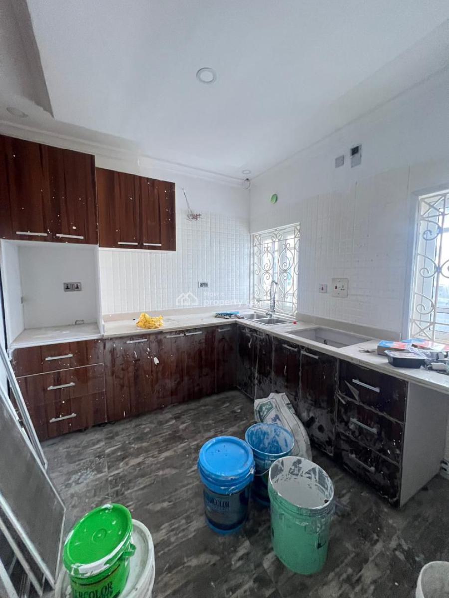 Distress 4 Bedroom Semi Detached House, Osapa London Lekki Lagos, Osapa, Lekki, Lagos, Semi-detached Duplex for Sale