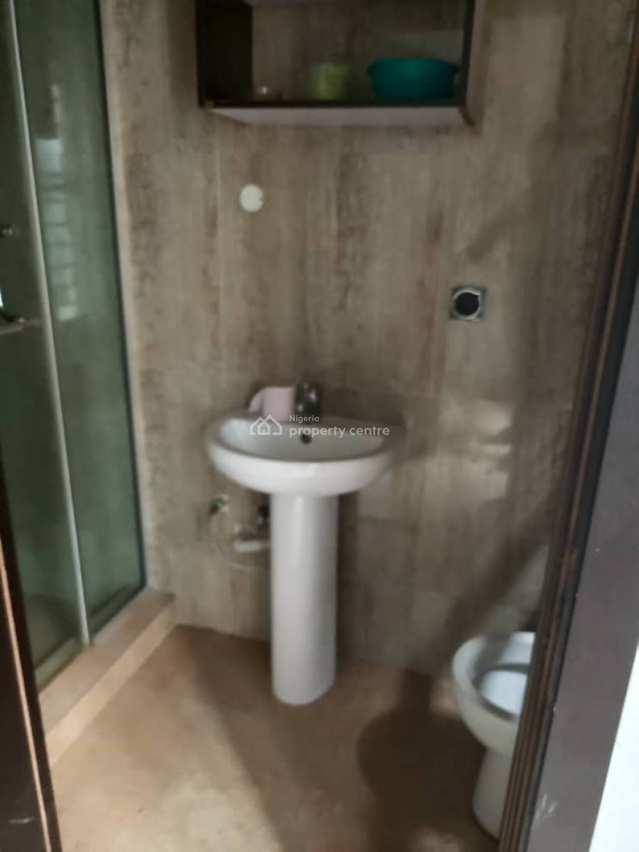 Distress 4 Bedroom Semi Detached House, Osapa London Lekki Lagos, Osapa, Lekki, Lagos, Semi-detached Duplex for Sale