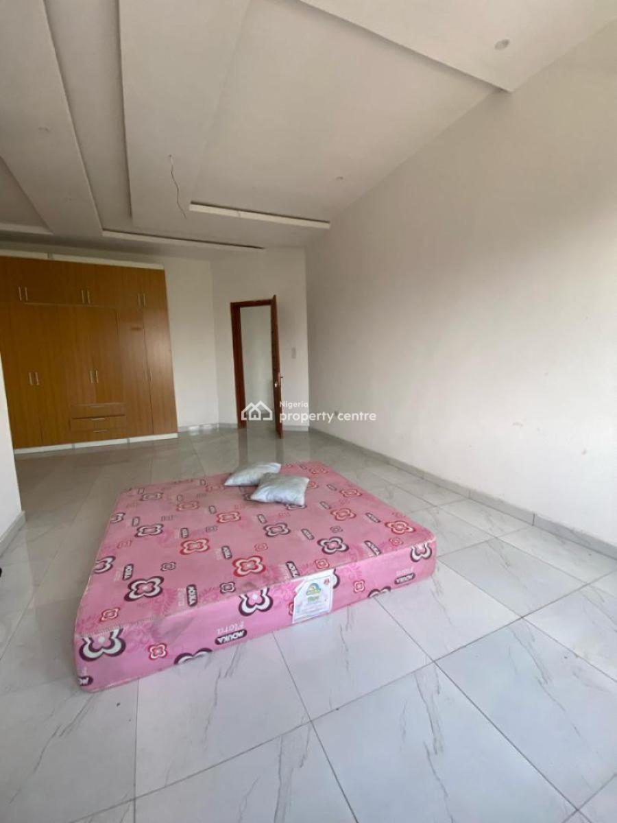 Distress Spacious 4 Bedrooms Terraced Duplex, The Parliament Estate, Lekki, Lagos, Terraced Duplex for Sale