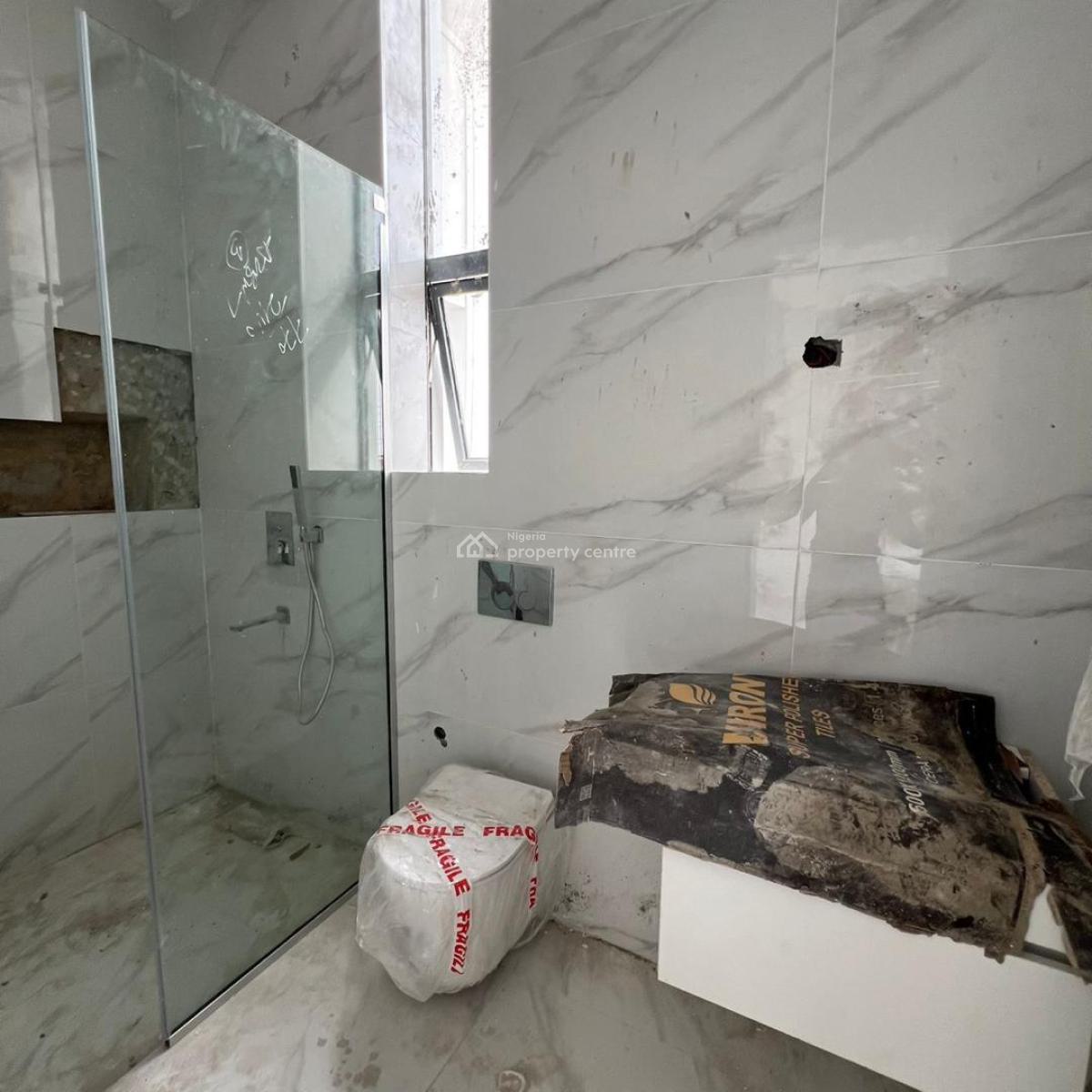 1 Bedroom Apartment with Gym, Swimming Pool & Elevator, Lekki Phase 1, Lekki, Lagos, Flat / Apartment for Sale