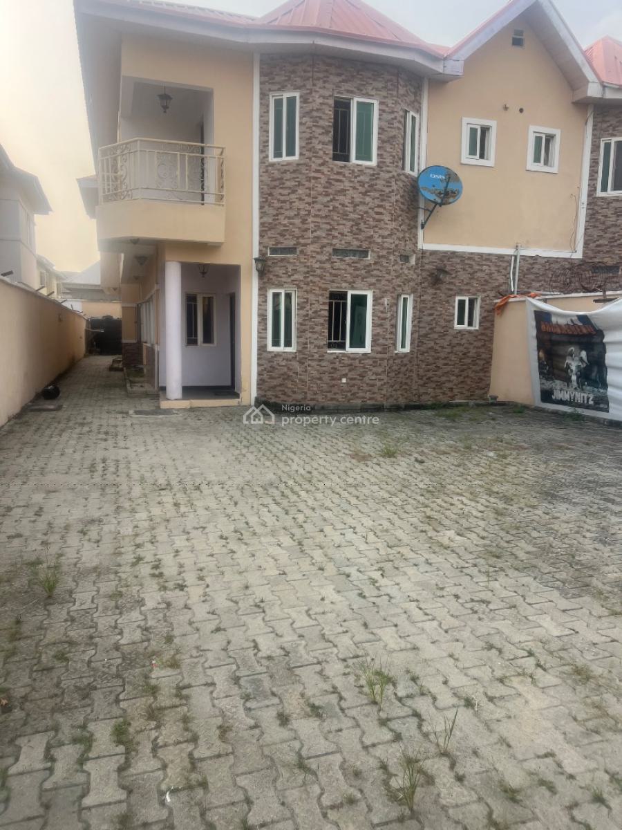 Well Maintained 4 Bedrooms Semi with a Large Bq, Admiralty Homes Estate , Off Alpha Beach Road, Lekki Phase 1, Lekki, Lagos, Semi-detached Duplex for Sale
