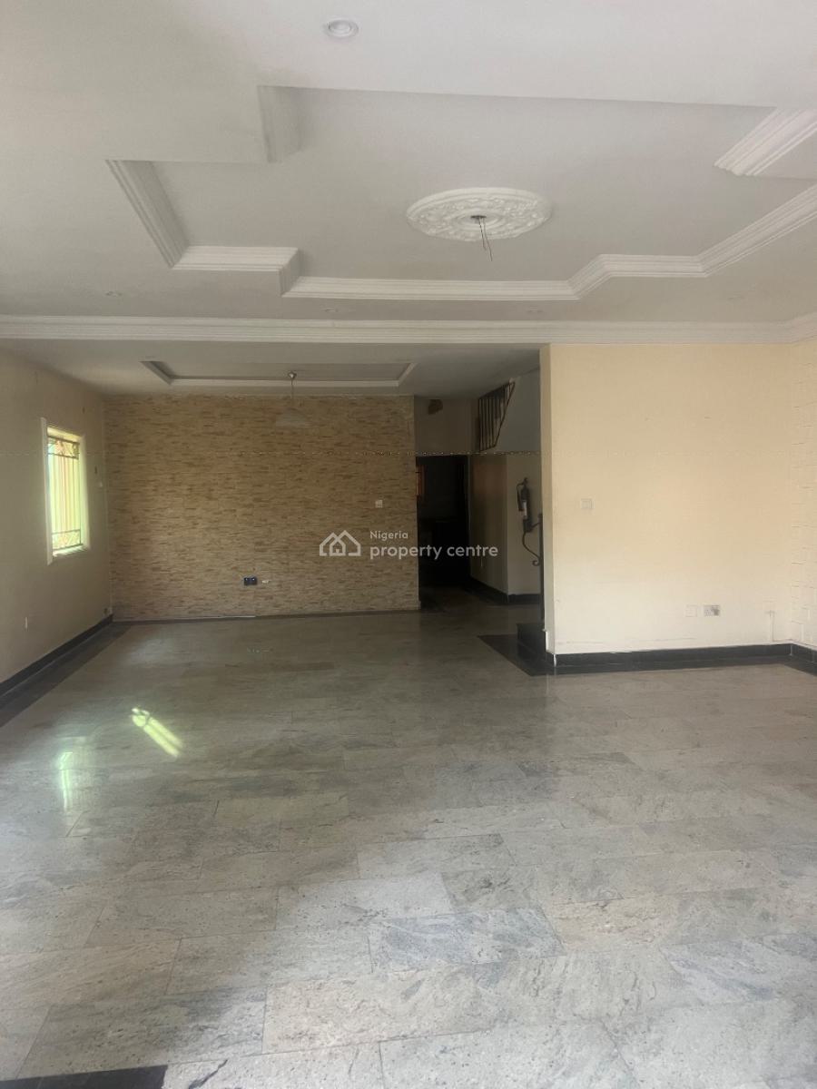 Well Maintained 4 Bedrooms Semi with a Large Bq, Admiralty Homes Estate , Off Alpha Beach Road, Lekki Phase 1, Lekki, Lagos, Semi-detached Duplex for Sale