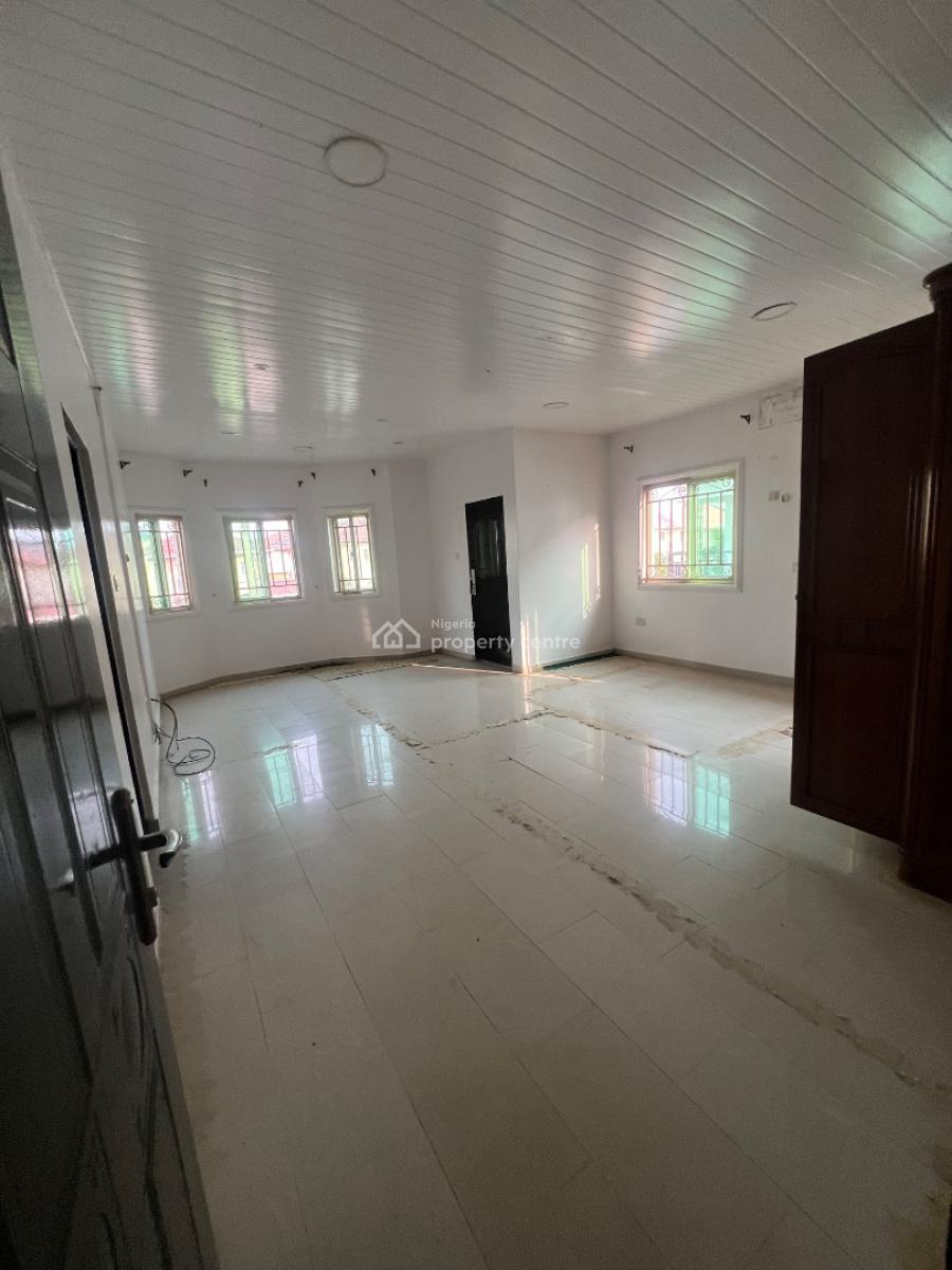 Well Maintained 4 Bedrooms Semi with a Large Bq, Admiralty Homes Estate , Off Alpha Beach Road, Lekki Phase 1, Lekki, Lagos, Semi-detached Duplex for Sale