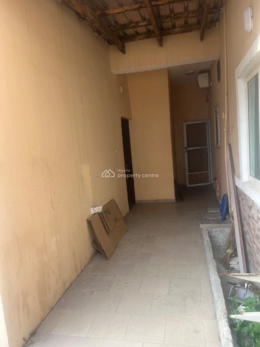 Well Maintained 4 Bedrooms Semi with a Large Bq, Admiralty Homes Estate , Off Alpha Beach Road, Lekki Phase 1, Lekki, Lagos, Semi-detached Duplex for Sale