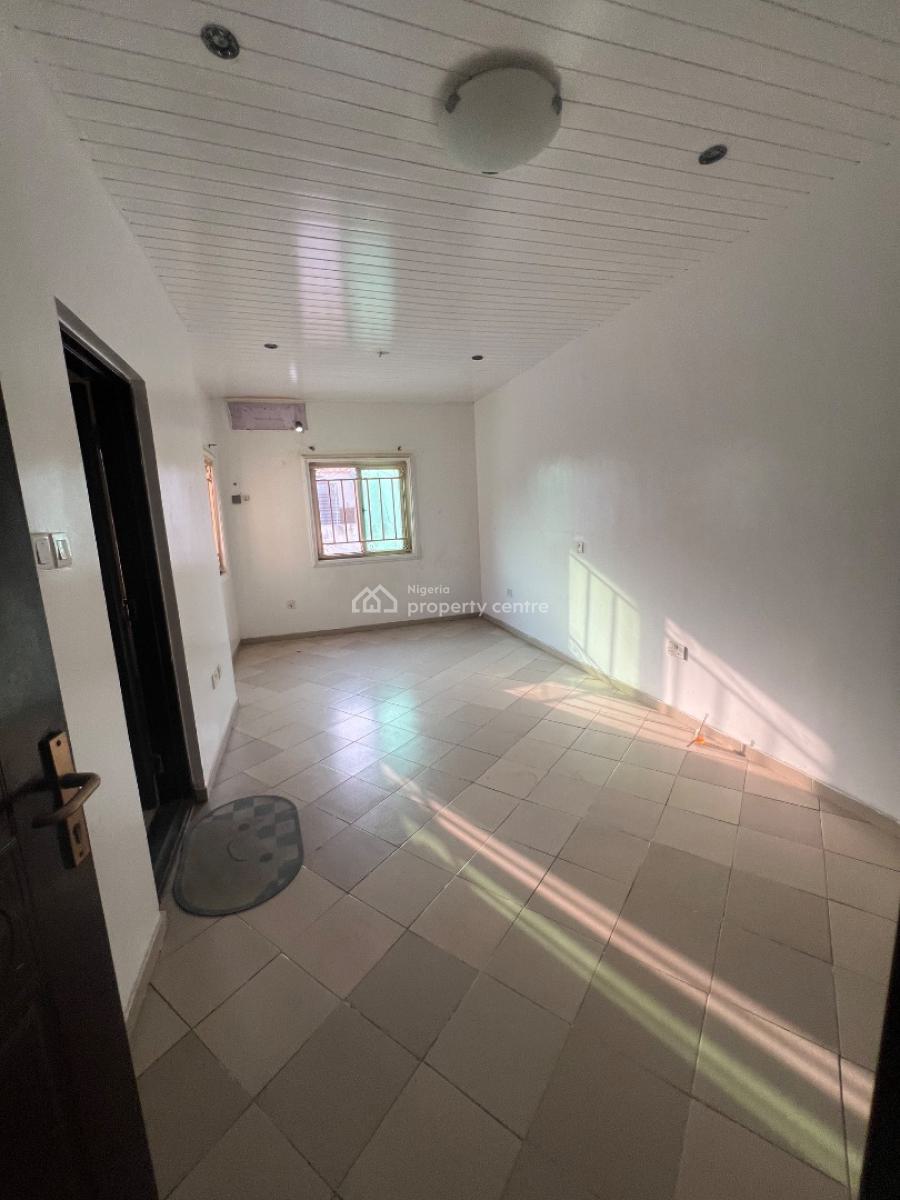 Well Maintained 4 Bedrooms Semi with a Large Bq, Admiralty Homes Estate , Off Alpha Beach Road, Lekki Phase 1, Lekki, Lagos, Semi-detached Duplex for Sale