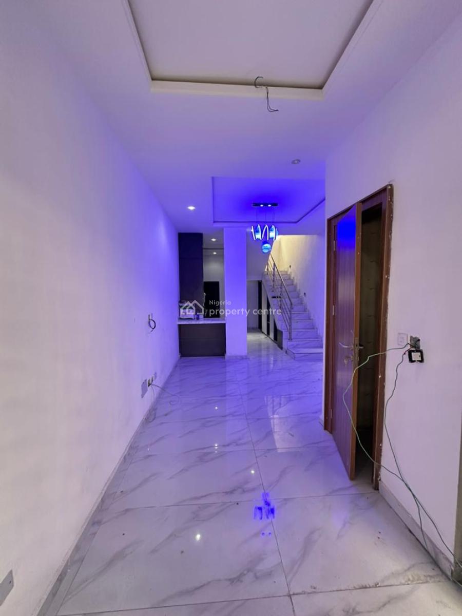 Astonishing 2 Bedroom Maissonette with a Bq in a Nice Environment, Lekki Phase 1, Lekki, Lagos, Flat / Apartment for Sale