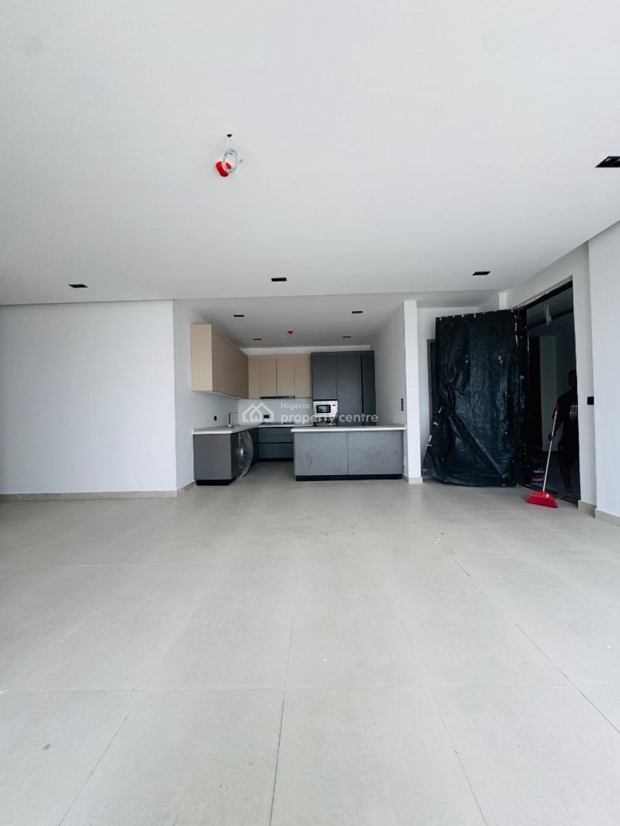 Spacious 2 Bedroom Apartment, Lekki Phase 1, Lekki, Lagos, Flat / Apartment for Sale