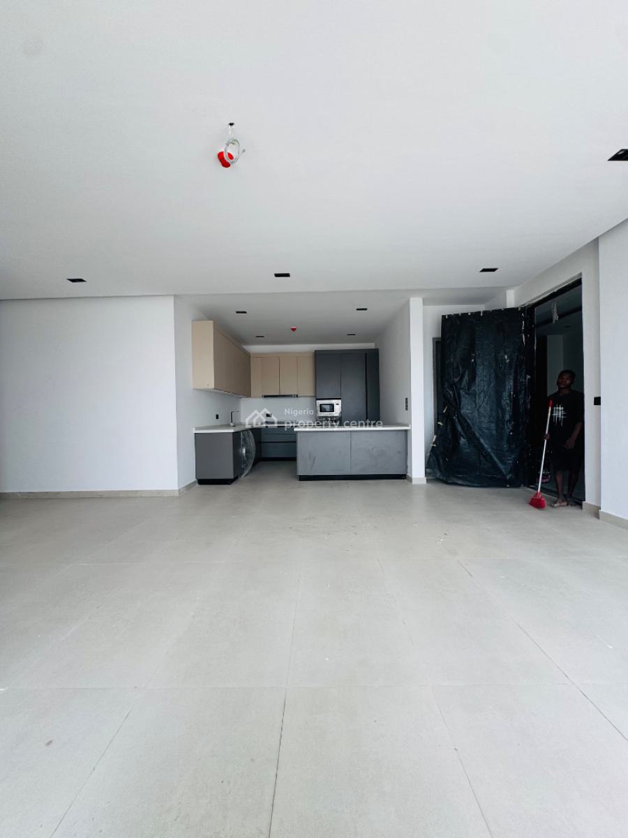 Spacious 2 Bedroom Apartment, Lekki Phase 1, Lekki, Lagos, Flat / Apartment for Sale