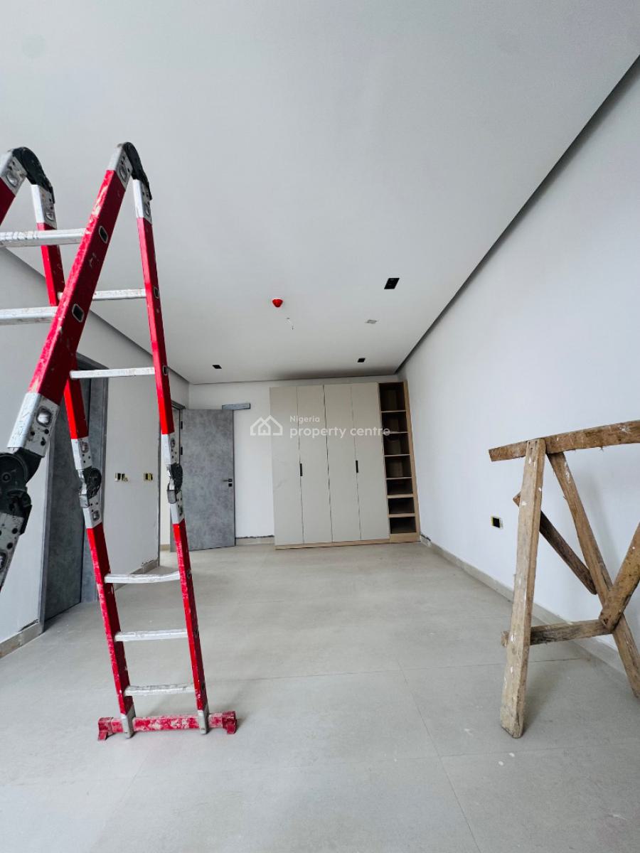 Spacious 2 Bedroom Apartment, Lekki Phase 1, Lekki, Lagos, Flat / Apartment for Sale