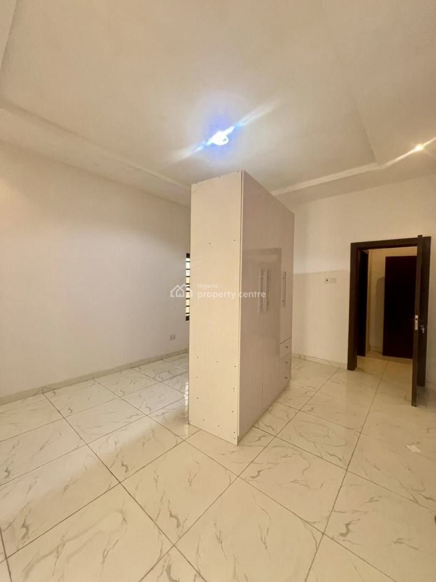 Modern 2-bedroom Apartment with Elevator & Gym, Lekki Phase 1, Lekki, Lagos, Flat / Apartment for Rent