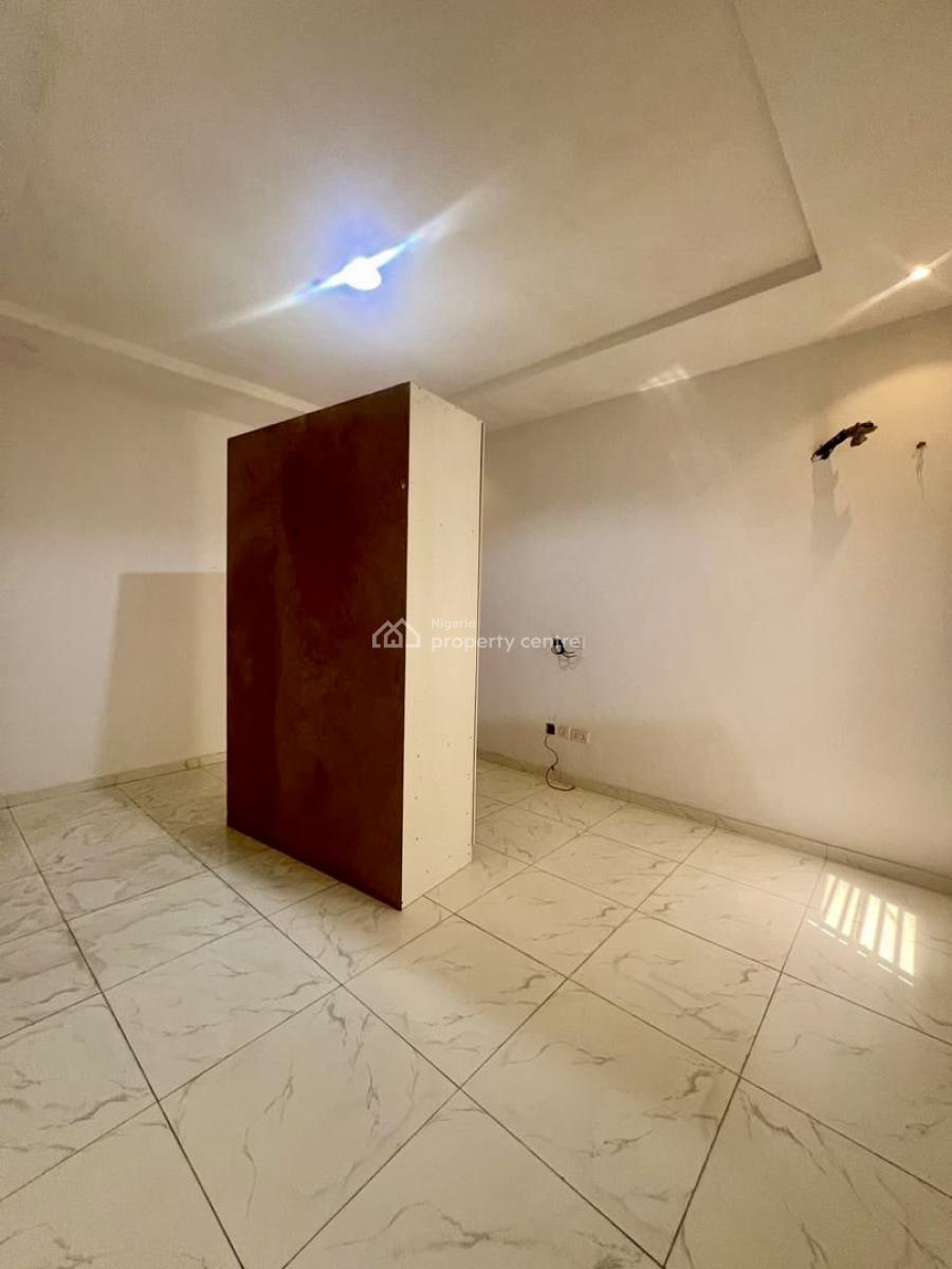 Modern 2-bedroom Apartment with Elevator & Gym, Lekki Phase 1, Lekki, Lagos, Flat / Apartment for Rent
