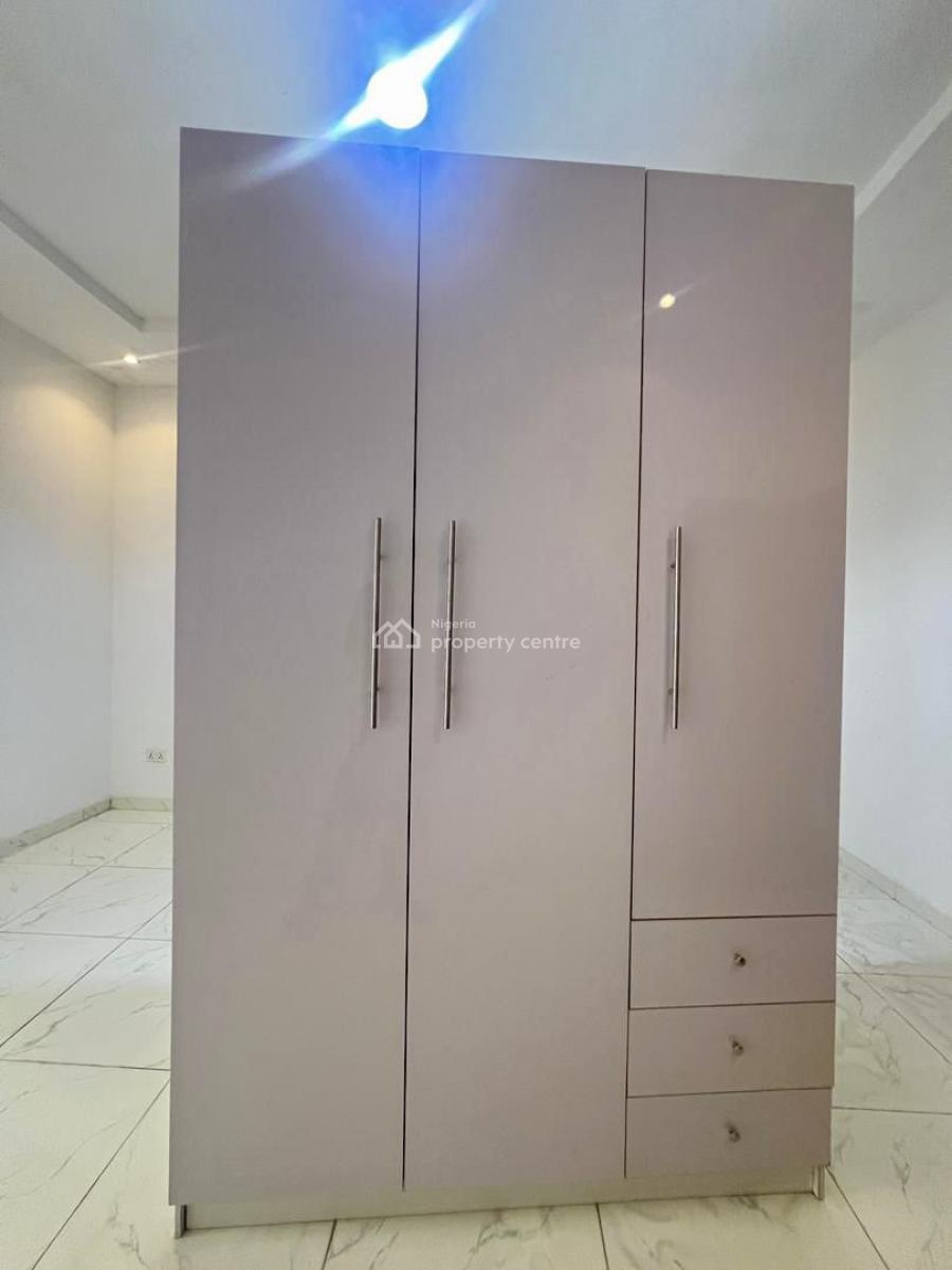 Modern 2-bedroom Apartment with Elevator & Gym, Lekki Phase 1, Lekki, Lagos, Flat / Apartment for Rent