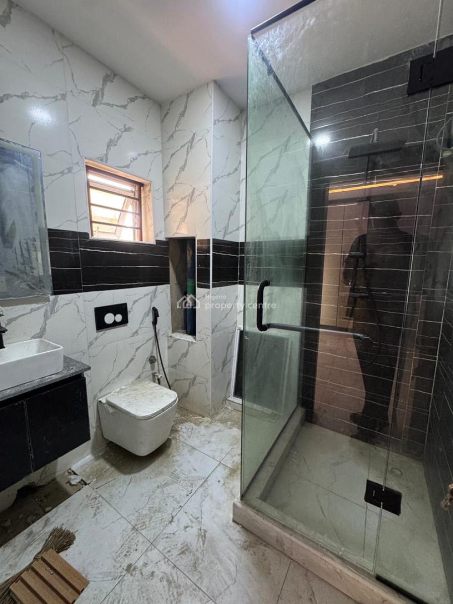 Very Spacious 2 Bedroom Apartment with Bq, Pool and Elevator, Lekki Phase 1, Lekki, Lagos, Flat / Apartment for Sale