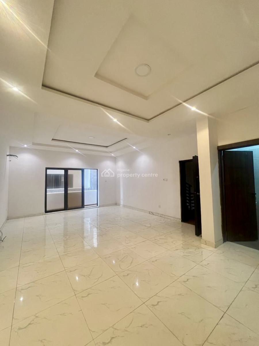 Well-designed 3-bedroom Apartment with Gym & Elevator, Lekki Phase 1, Lekki, Lagos, Flat / Apartment for Rent