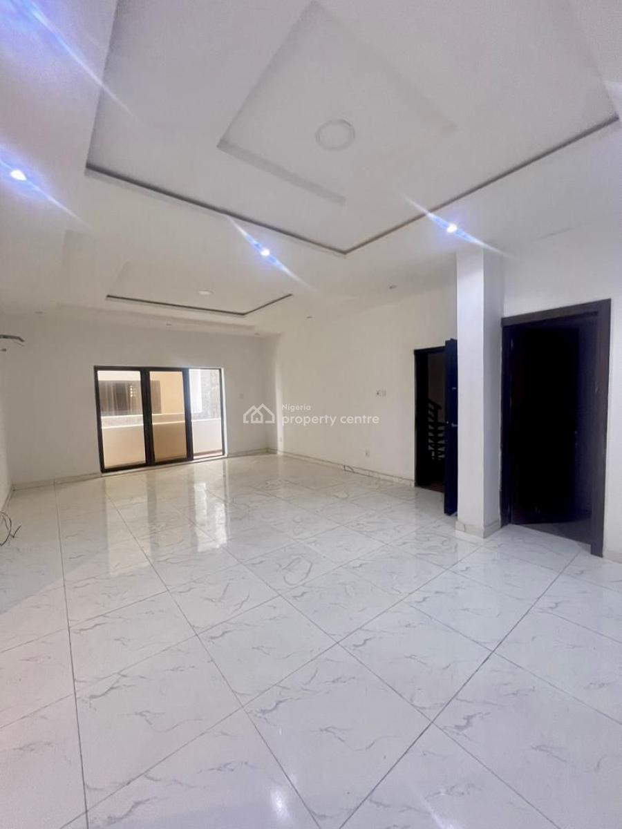 Well-designed 3-bedroom Apartment with Gym & Elevator, Lekki Phase 1, Lekki, Lagos, Flat / Apartment for Rent