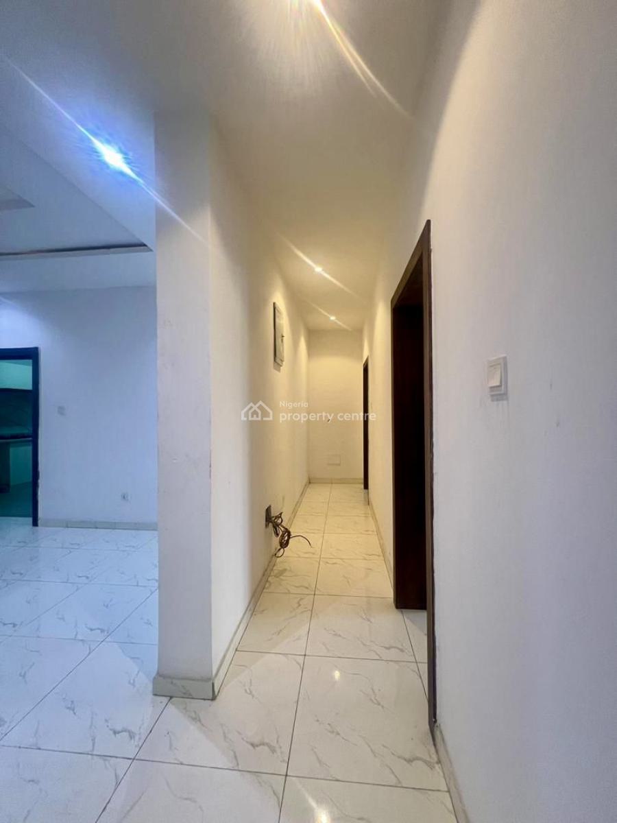 Well-designed 3-bedroom Apartment with Gym & Elevator, Lekki Phase 1, Lekki, Lagos, Flat / Apartment for Rent