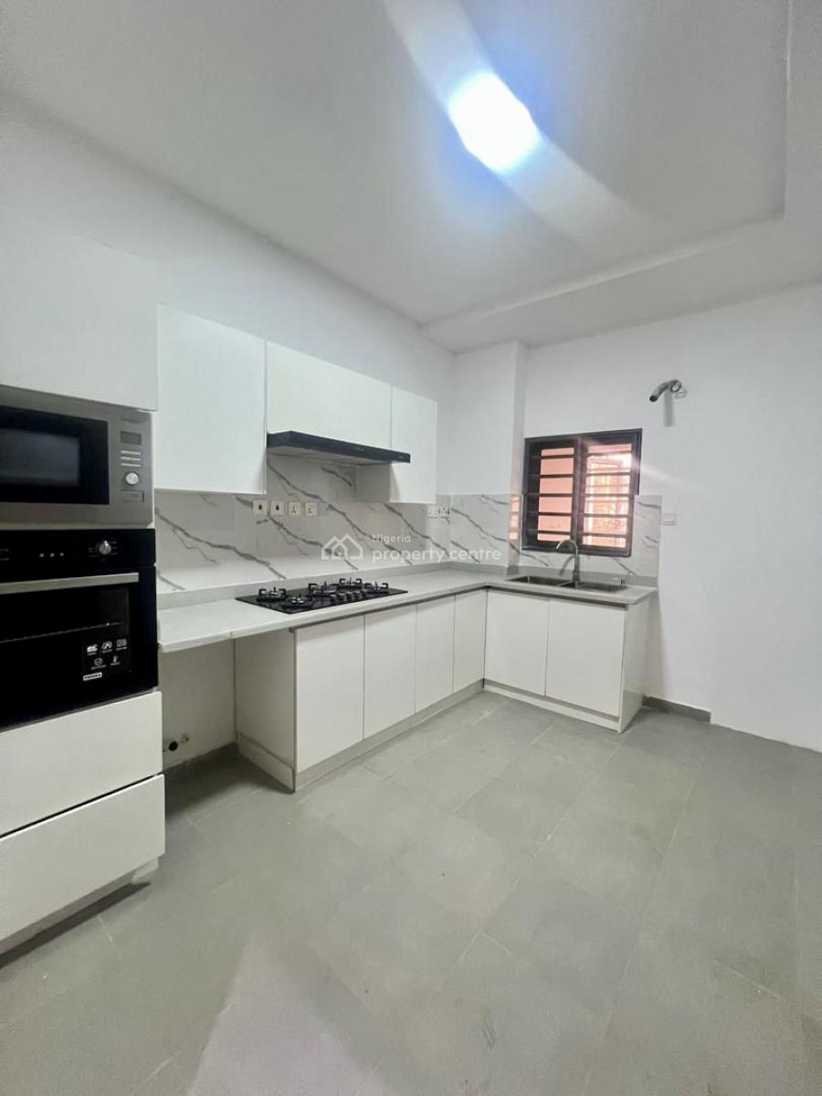 Well-designed 3-bedroom Apartment with Gym & Elevator, Lekki Phase 1, Lekki, Lagos, Flat / Apartment for Rent