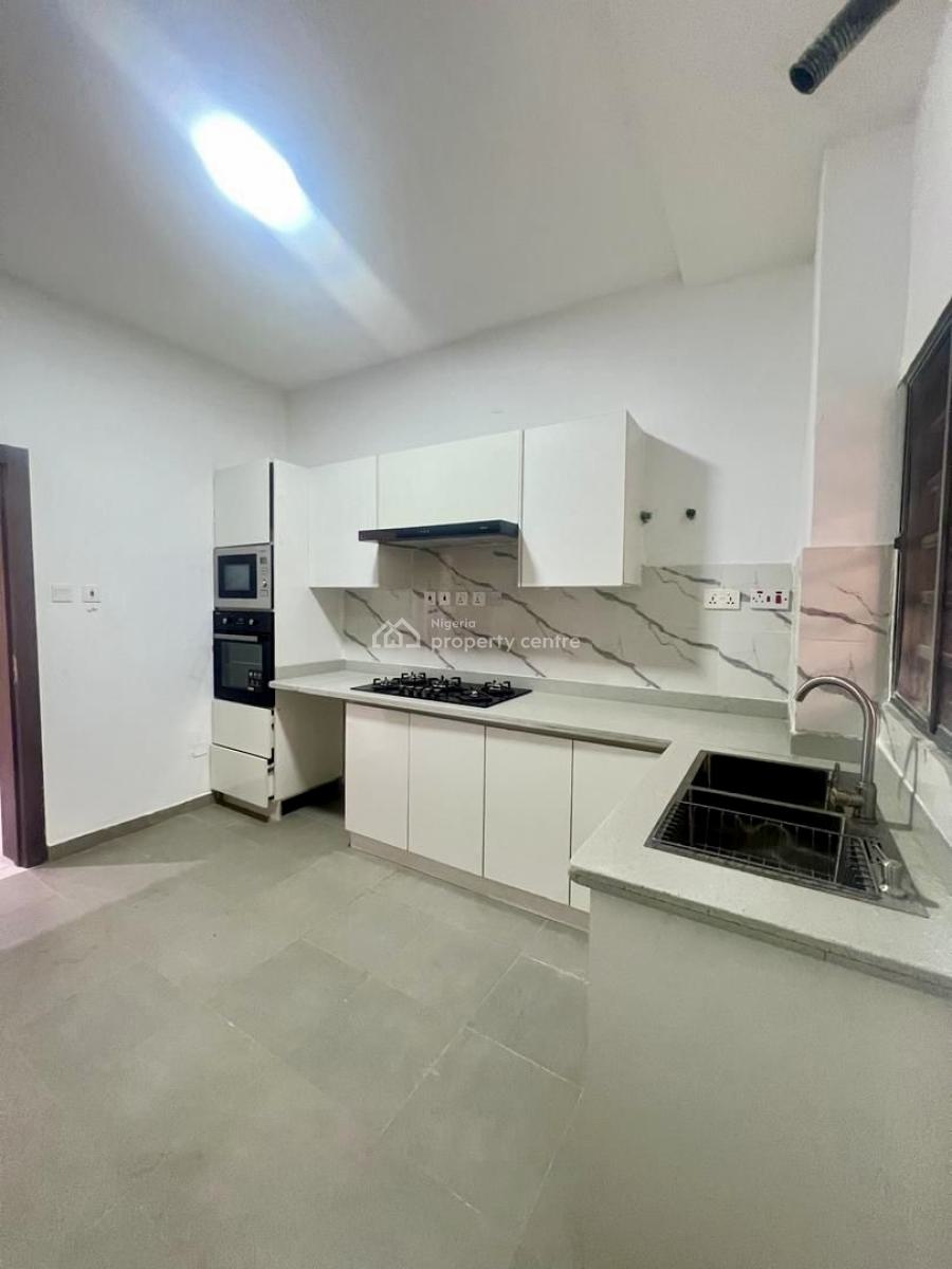 Well-designed 3-bedroom Apartment with Gym & Elevator, Lekki Phase 1, Lekki, Lagos, Flat / Apartment for Rent