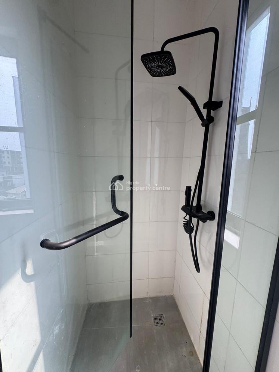 Aesthetically Pleasing 2 Bedroom Apartment with Pool, Elevator and Gym, Lekki Phase 1, Lekki, Lagos, Flat / Apartment for Sale