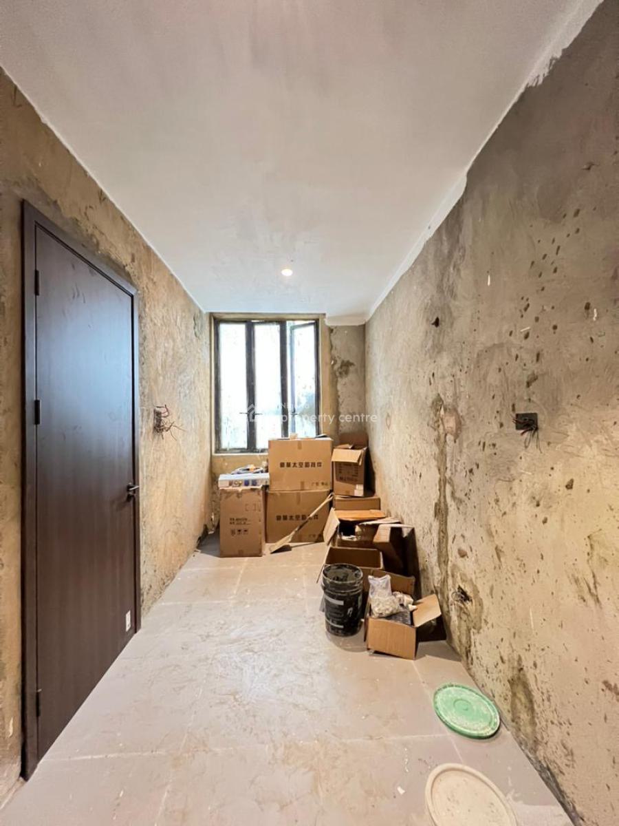 Spacious 2 Bedroom Apartment with and Elevator, Lekki Phase 1, Lekki, Lagos, Flat / Apartment for Sale