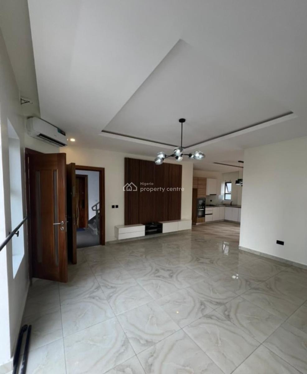 Serviced with 24/7 Power Supply 2 Bedroom En-suite Maisonette with an, Lekki Phase 1, Lekki, Lagos, House for Rent