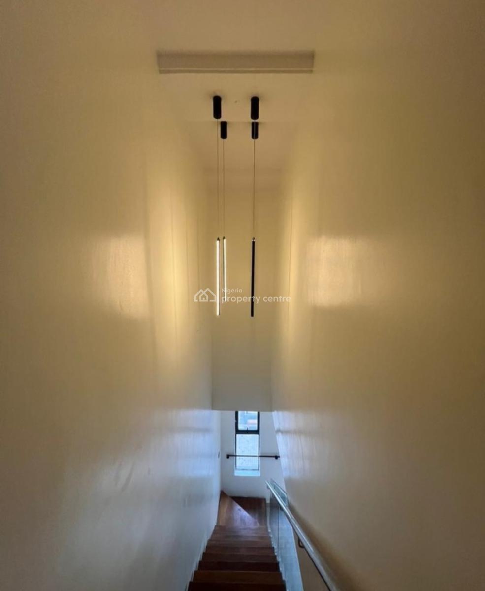 Serviced with 24/7 Power Supply 2 Bedroom En-suite Maisonette with an, Lekki Phase 1, Lekki, Lagos, House for Rent