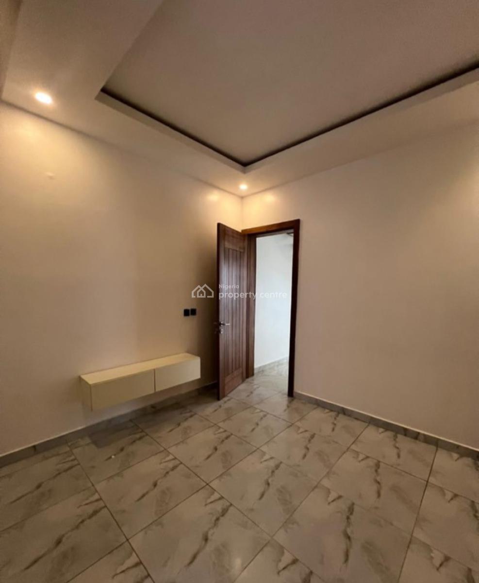 Serviced with 24/7 Power Supply 2 Bedroom En-suite Maisonette with an, Lekki Phase 1, Lekki, Lagos, House for Rent