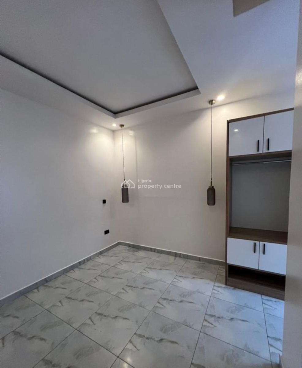 Serviced with 24/7 Power Supply 2 Bedroom En-suite Maisonette with an, Lekki Phase 1, Lekki, Lagos, House for Rent