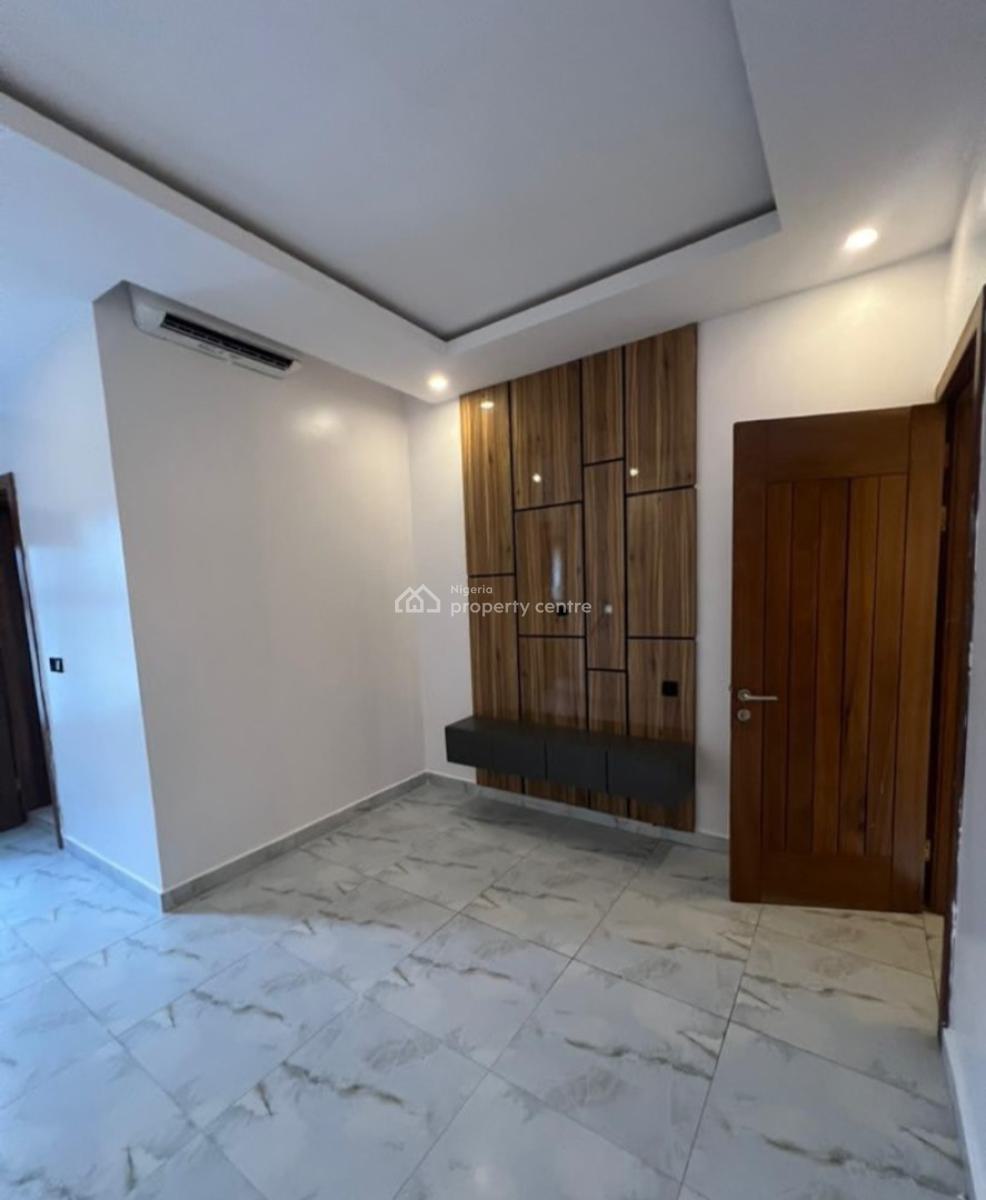 Serviced with 24/7 Power Supply 2 Bedroom En-suite Maisonette with an, Lekki Phase 1, Lekki, Lagos, House for Rent