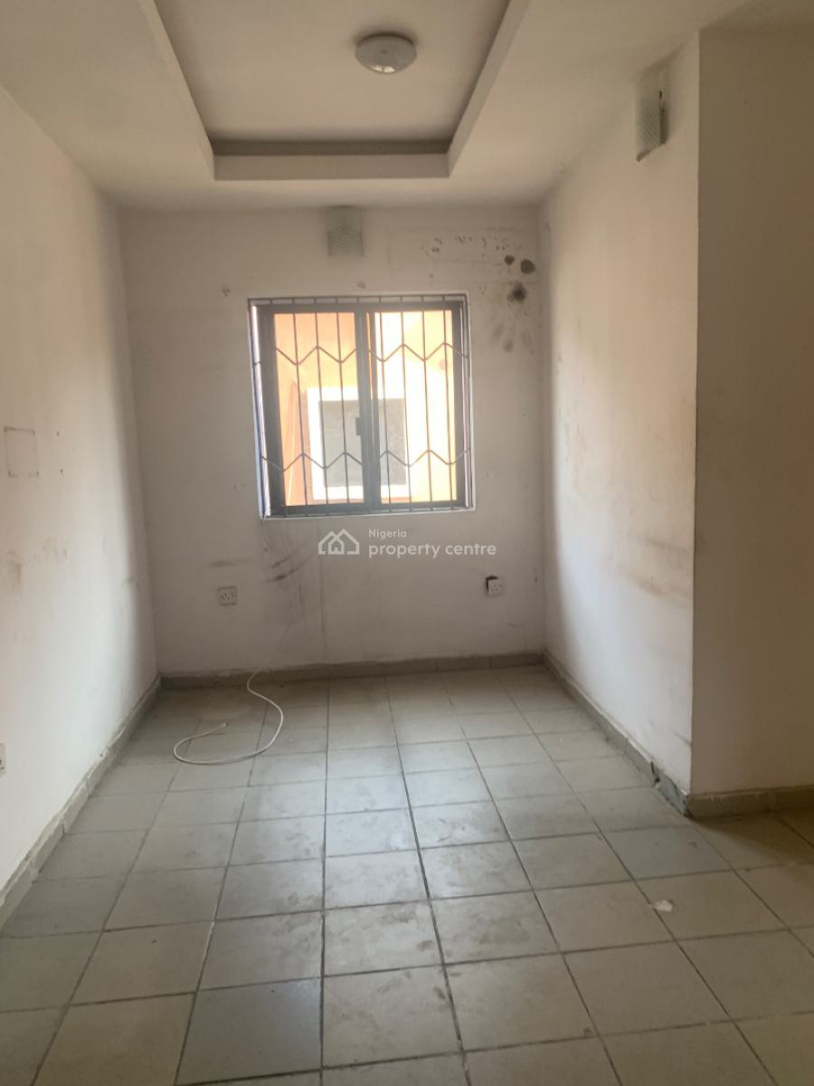 4 Bedrooms Semi Detached House with a Room Boys Quarter, Mobolaji Johnson Estate, Lekki Phase 1, Lekki, Lagos, Semi-detached Duplex for Rent