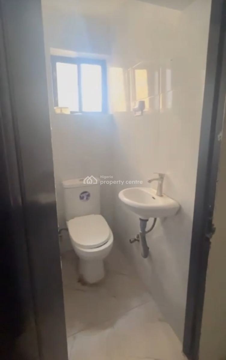 Clean 2 Bedroom Flat, Office/ Residence,tarred Rd, Maitama Main(tarred), Maitama District, Abuja, Flat / Apartment for Rent