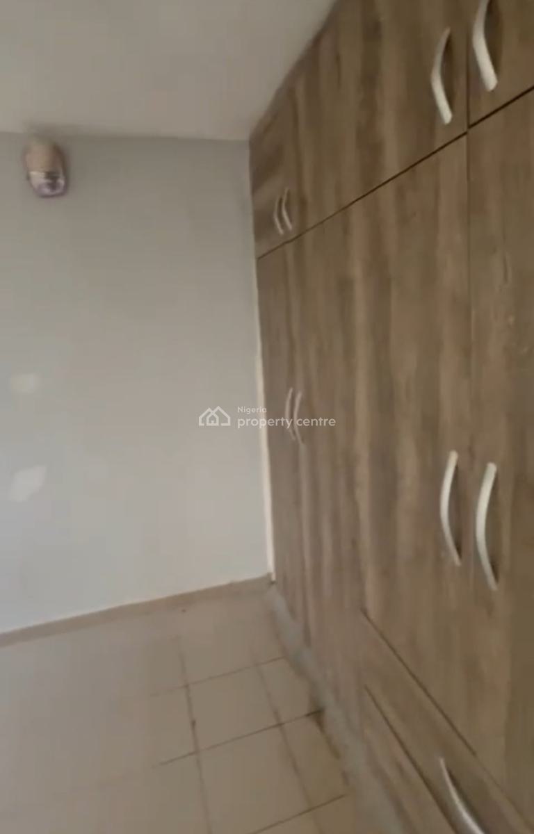 Clean 2 Bedroom Flat, Office/ Residence,tarred Rd, Maitama Main(tarred), Maitama District, Abuja, Flat / Apartment for Rent