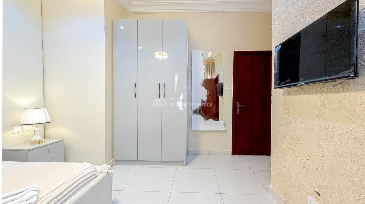 Luxury 2bedroom with Snooker in Lekki Phase 1, Off Admiralty, Lekki Phase 1, Lekki, Lagos, Flat / Apartment Short Let