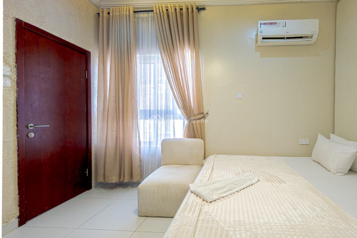 Luxury 2bedroom with Snooker in Lekki Phase 1, Off Admiralty, Lekki Phase 1, Lekki, Lagos, Flat / Apartment Short Let