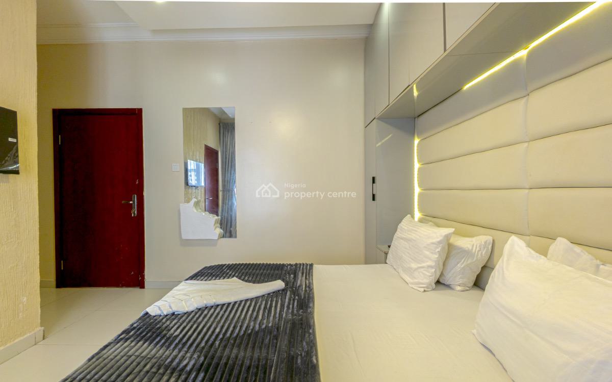 Luxury 2bedroom with Snooker in Lekki Phase 1, Off Admiralty, Lekki Phase 1, Lekki, Lagos, Flat / Apartment Short Let