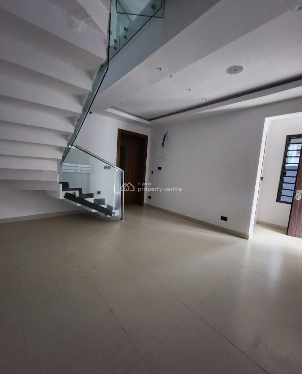 Its a Self-compound and Self-serviced 4 Bedroom En-suite Townhouse Wi, Victoria Island (vi), Lagos, Semi-detached Duplex for Rent