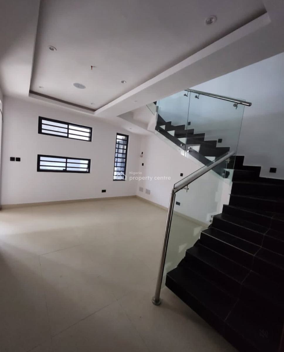 Its a Self-compound and Self-serviced 4 Bedroom En-suite Townhouse Wi, Victoria Island (vi), Lagos, Semi-detached Duplex for Rent