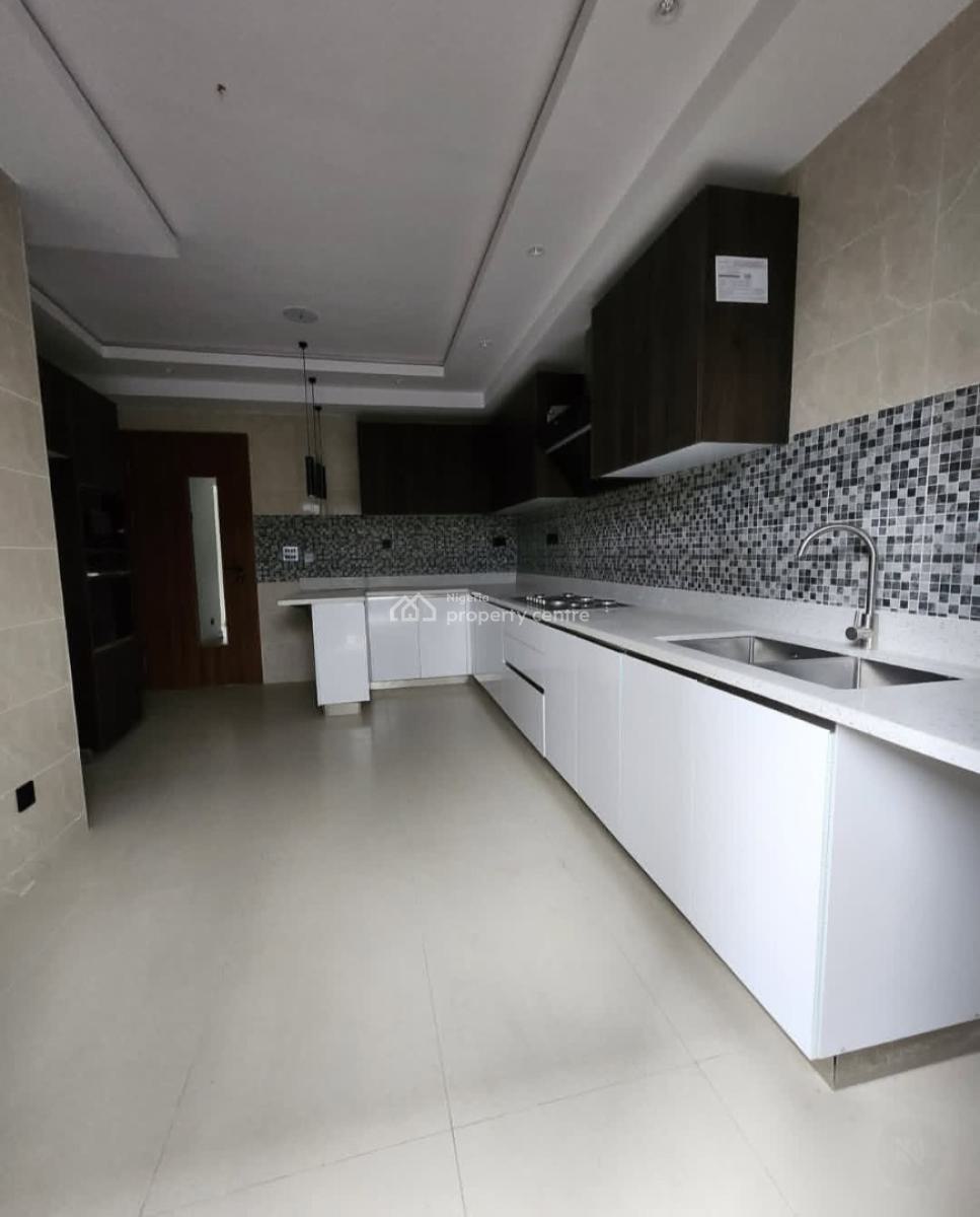 Its a Self-compound and Self-serviced 4 Bedroom En-suite Townhouse Wi, Victoria Island (vi), Lagos, Semi-detached Duplex for Rent