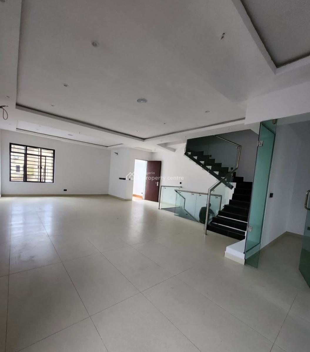 Its a Self-compound and Self-serviced 4 Bedroom En-suite Townhouse Wi, Victoria Island (vi), Lagos, Semi-detached Duplex for Rent