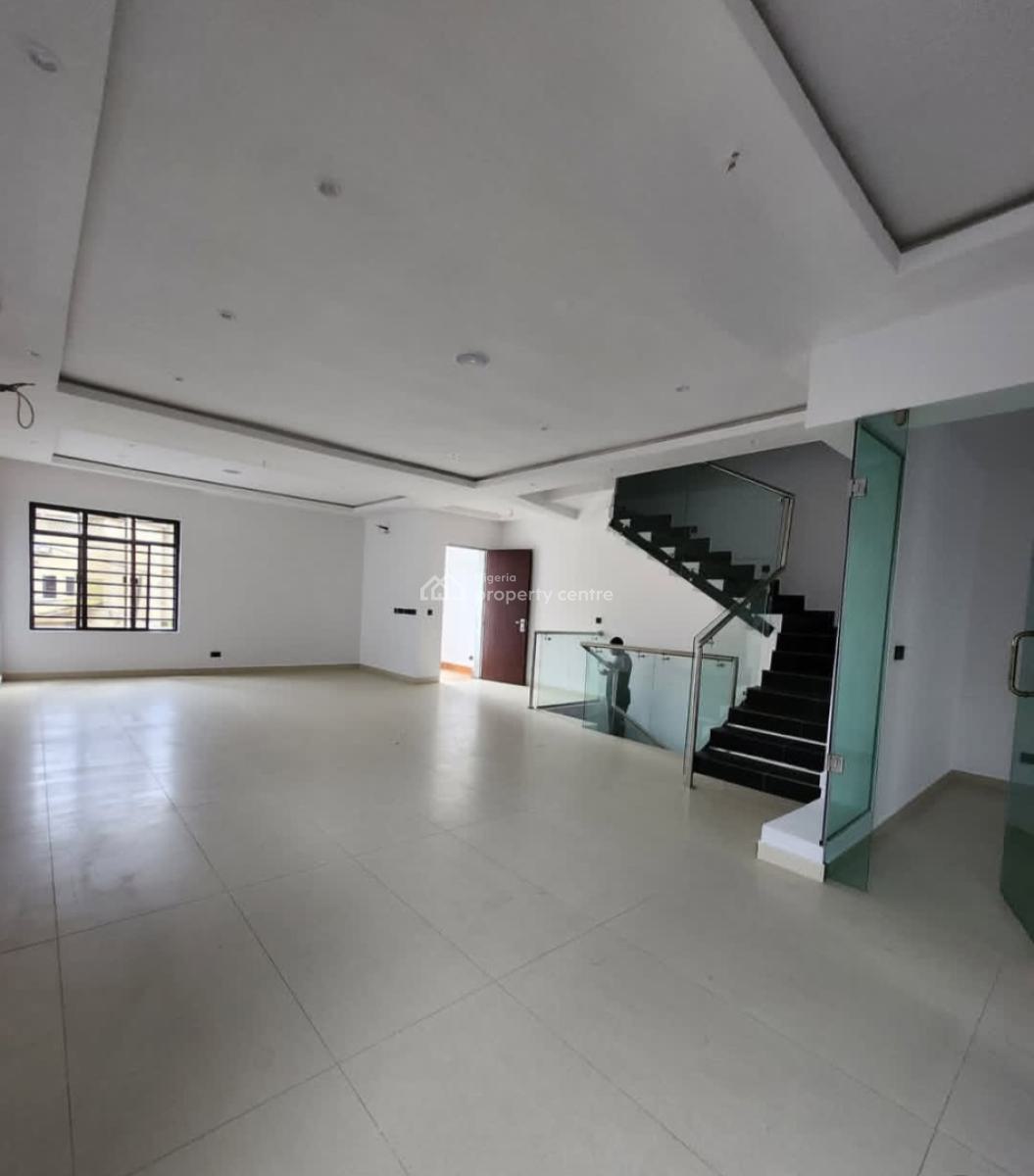 Its a Self-compound and Self-serviced 4 Bedroom En-suite Townhouse Wi, Victoria Island (vi), Lagos, Semi-detached Duplex for Rent