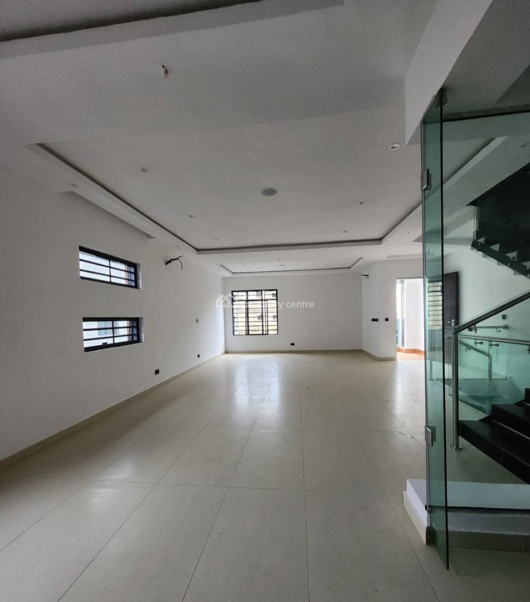 Its a Self-compound and Self-serviced 4 Bedroom En-suite Townhouse Wi, Victoria Island (vi), Lagos, Semi-detached Duplex for Rent