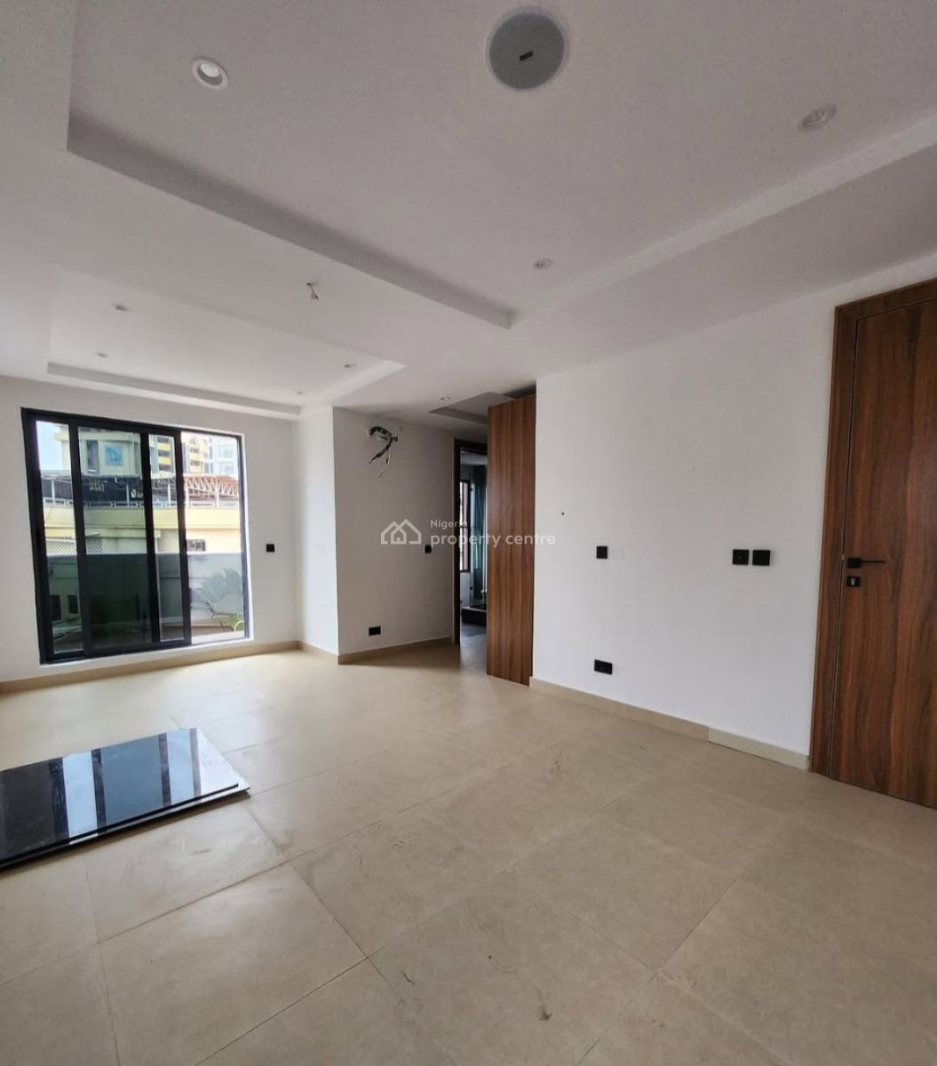 Its a Self-compound and Self-serviced 4 Bedroom En-suite Townhouse Wi, Victoria Island (vi), Lagos, Semi-detached Duplex for Rent